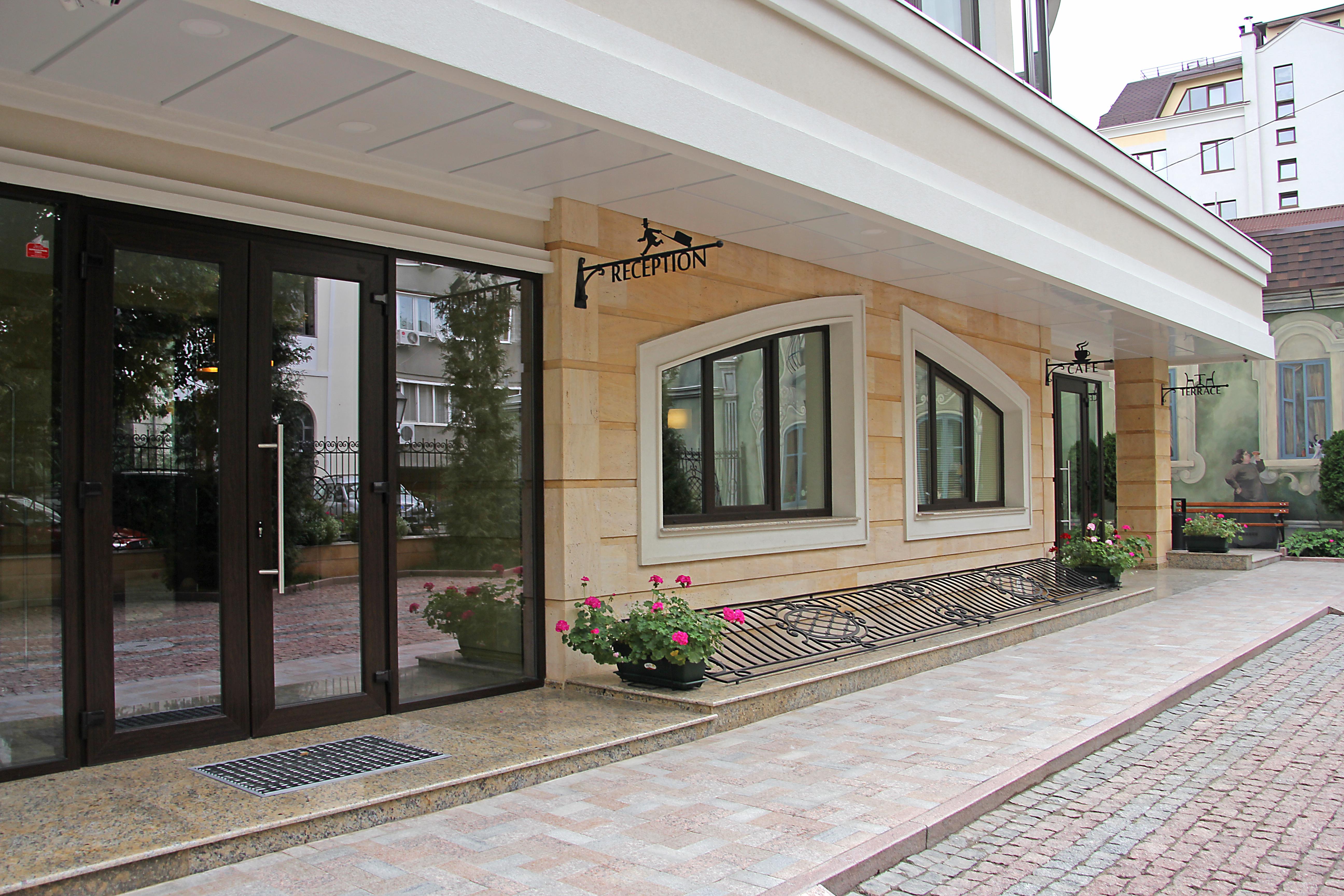 Zentrum Hotel 基希讷乌 外观 照片